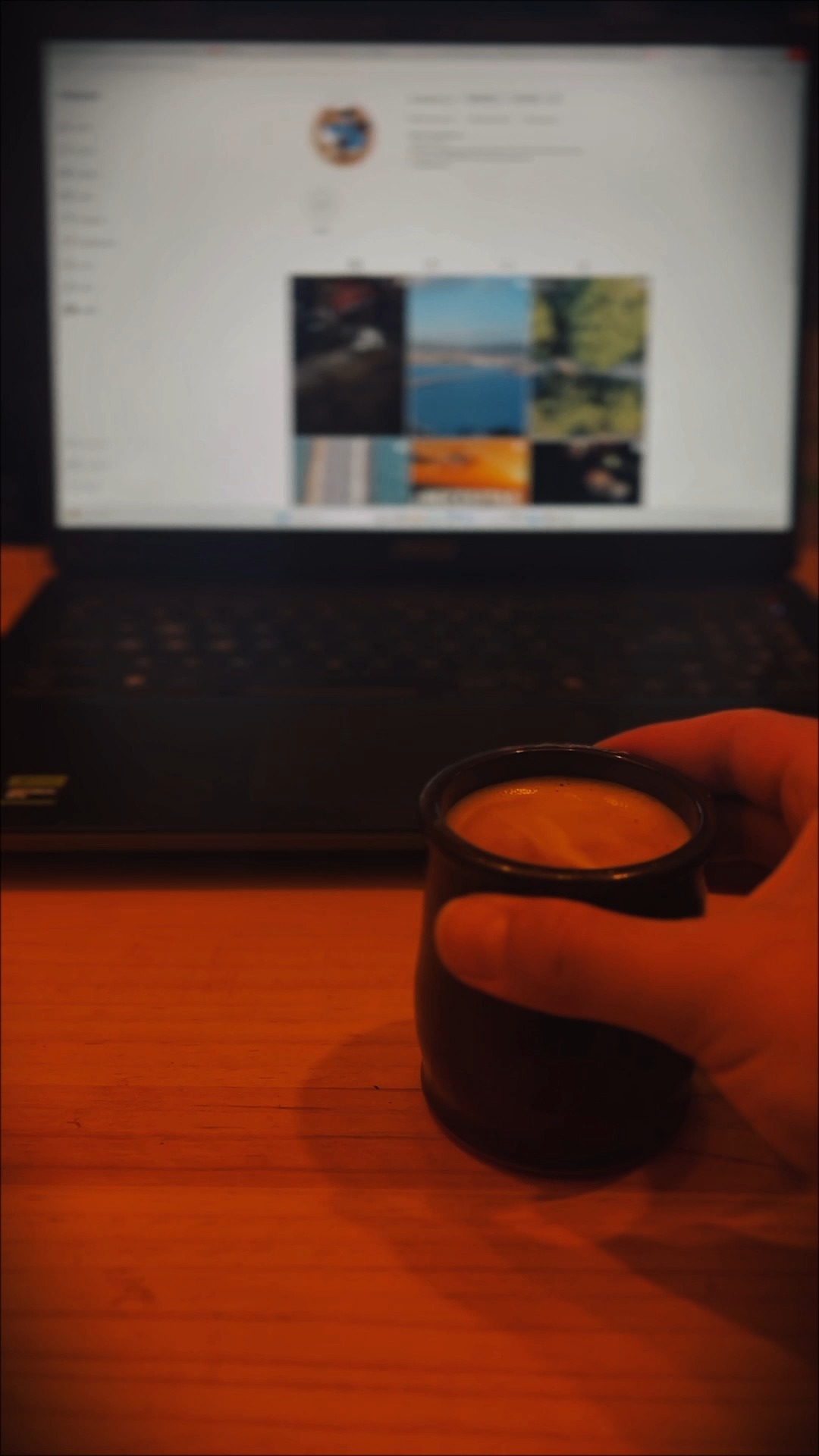 Todo viaje empieza con un café.
Nueva intro para la próxima serie “Día X hasta los 1000 seguidores”: un reto personal, una historia contada día a día.  6 segundos que marcan el comienzo de algo más grande. 🚀  Esto es VisualCore: creatividad en cada detalle.  Hashtags sugeridos:
#VisualCore #DroneLife #Cinematography #DiaX #HastaLos1000 #InstagramSeries #CaféCreativo #IntroSeries #RoadTo1000 #ContentCreator